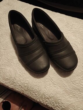 Easy Spirit Women’s Charcoal/Gray/Black Slip-On Casual Flats